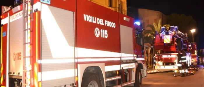 Osimo, incendio in un appartamento: grave una donna. Ricoverati anche tre bambini