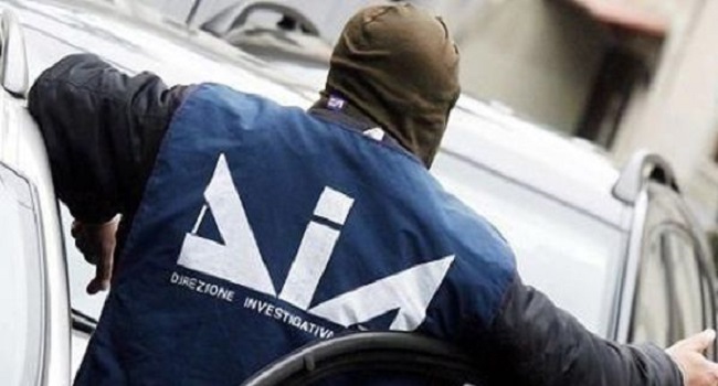 Camorra: 57 arresti in tutta Italia per estorsione e traffico di droga