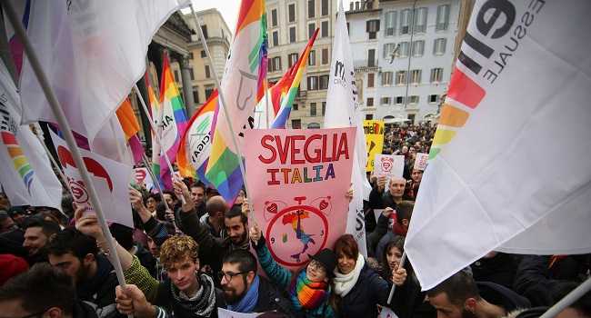 Giornata mondiale contro l'omofobia, Arcigay: "In un anno almeno 104 episodi di omotransfobia"