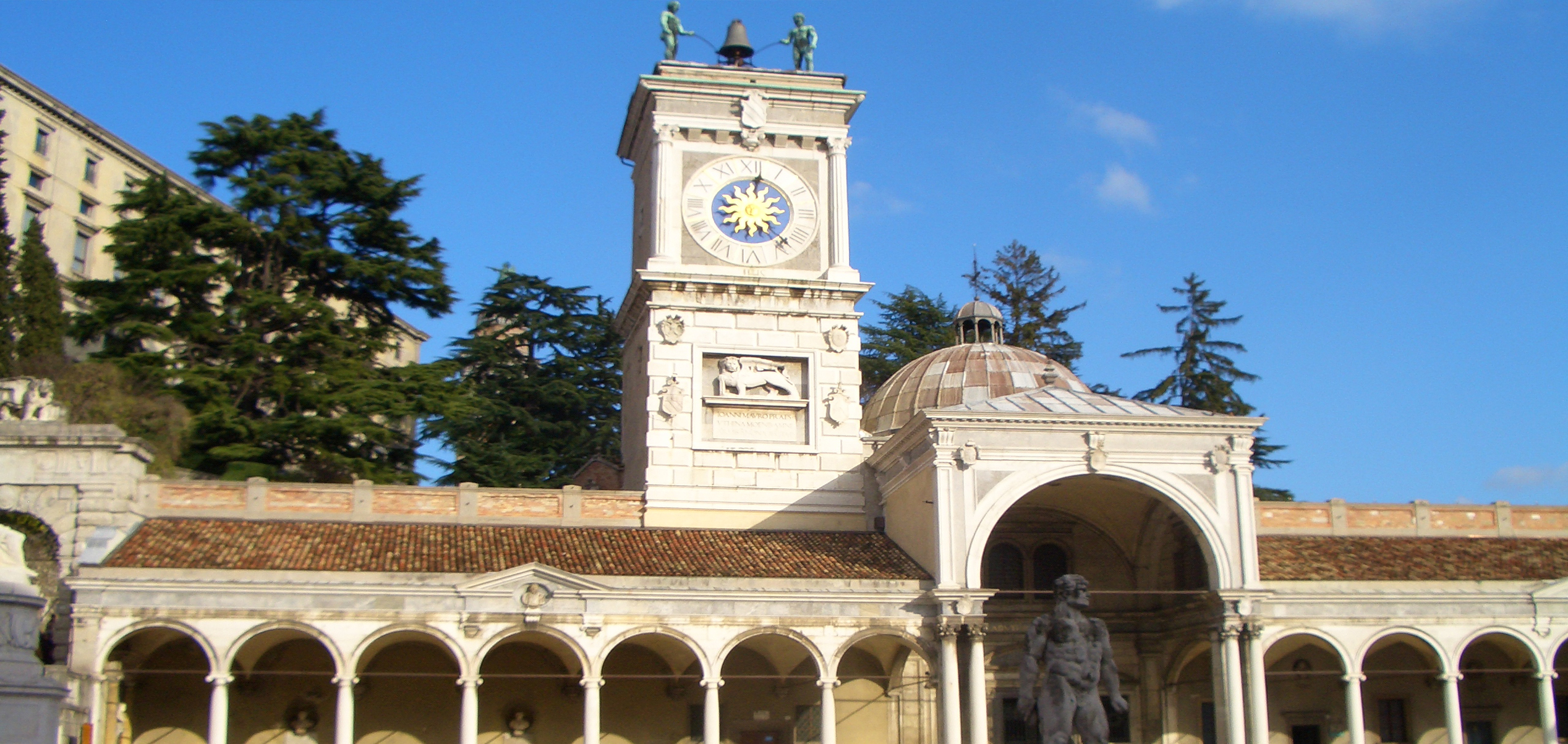 Udine: barman aggredito mentre lavorava