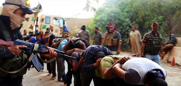 Iraq: scoperte 50 fosse comuni. Onu: "Crisi politica favorisce Isis"