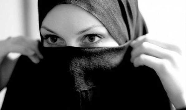 Azenda non assume musulmana con il velo: condannata per discriminazione