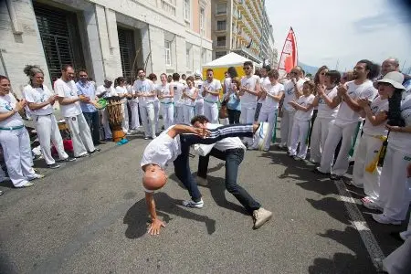 CAPOEIRA NA RUA 2016: Musica, acrobazie e feste a ritmo di samba per gli ammalati di Fibrosi Cistica