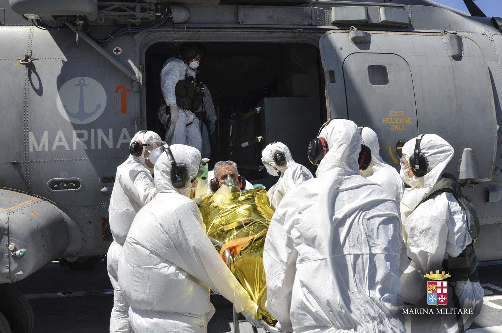 Marina Militare: operazione Mare Sicuro: marinaio tunisino sottoposto a cure mediche