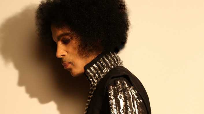 Prince: l'autopsia sul corpo del cantante non dissolve i dubbi sulla sua morta