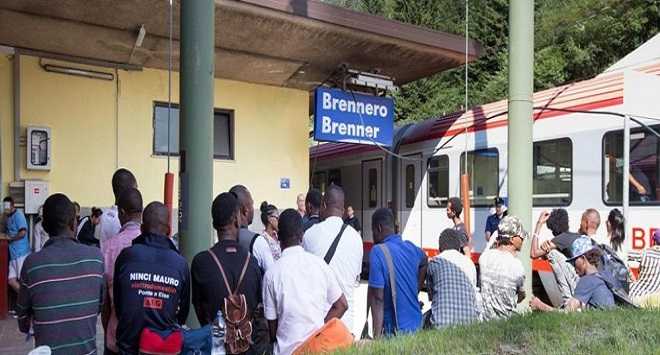 Migranti, l'Austria dichiara: "pronti a chiudere il Brennero". Gentiloni: "sarebbe molto grave"