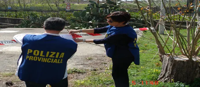 Polizia mette sotto sequestro una vasca piena di materiale fangoso in agro di Cetraro [Foto]