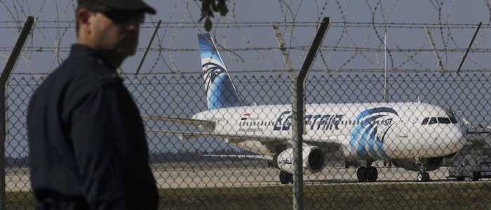 Airbus Egypt Air dirottato a Cipro, le autorità cipriote: " Azione di uno squilibrato"