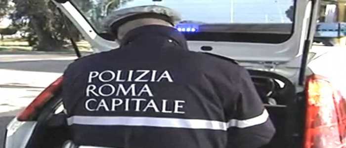 Roma, travolge 3 ciclisti sull'Aurelia e fugge: un morto e due feriti. Si costituisce una 52enne