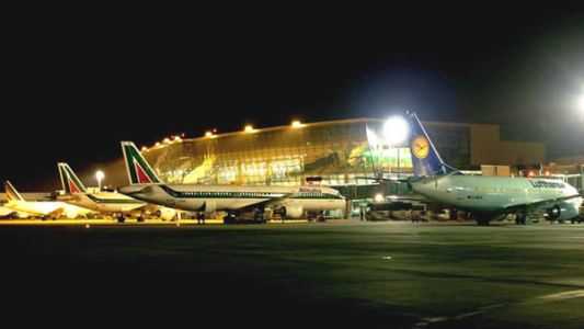 Torino, scavalca recinzione dell'aeroporto e fa scattare l'allarme: denunciato