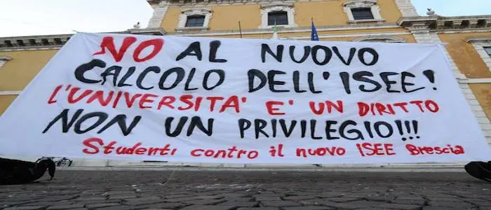 Borse di studio, il Miur rivede le soglie reddituali: esultano gli studenti