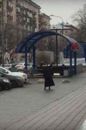 Mosca, donna per strada con in mano testa di bimba grida "Allah akbar": arrestata