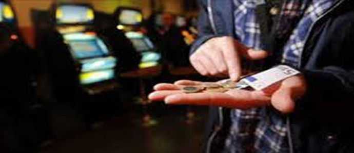 Gambling, giovani e tecnologia: più di 1milione e 200mila gioca d'azzardo almeno una volta al mese