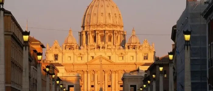 Giallo sulla morte dell'assistente del Papa: spunta la figura di un uomo