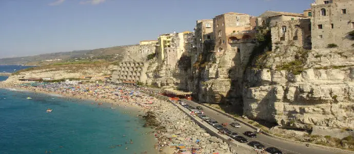 Frate francescano cade dalla rupe di Tropea