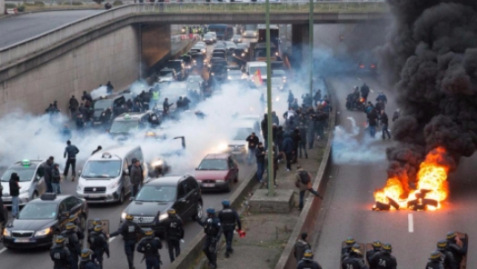 Francia, protesta contro Uber, il tribunale: paghi 1,2 milioni