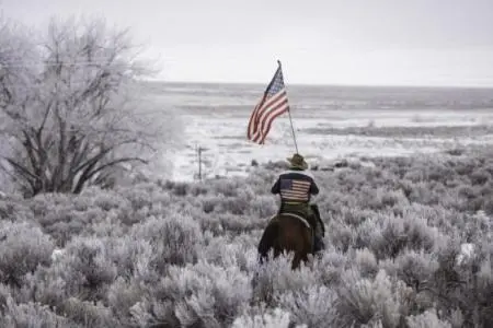 Oregon, scontro a fuoco tra Fbi e cow-boy: un morto, arrestato il laeder Ammon Bundy