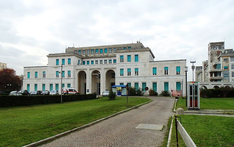 Varese, 22enne in pericolo di vita per esplosione "botto" artigianale