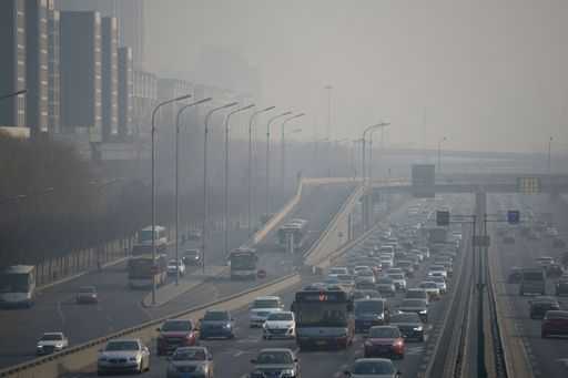 Smog, a Milano auto ferme per 3 giorni dal 28 al 30 dicembre. Anche Roma decide due giorni di stop