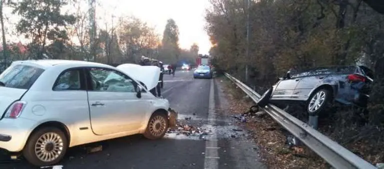 Roma, drammatico incidente fra tre automobili: morte due bambine