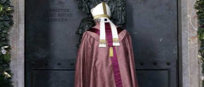Giubileo, Papa apre la Porta santa di San Giovanni