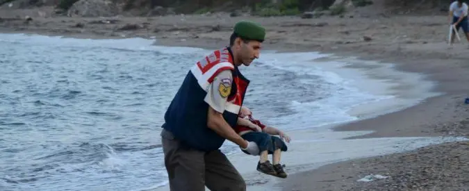 Migranti, la procura di Bodrum chiede 35 anni per gli scafisti del naufragio in cui morì Aylan