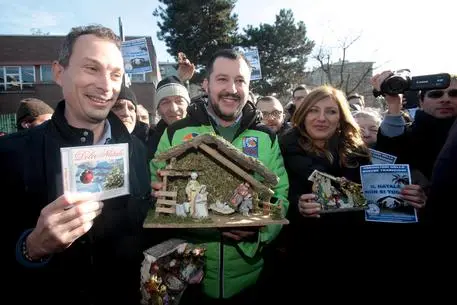 Rozzano, via il Natale dalla scuola. Cei: "Ideologico". Salvini: "Fuori di testa"