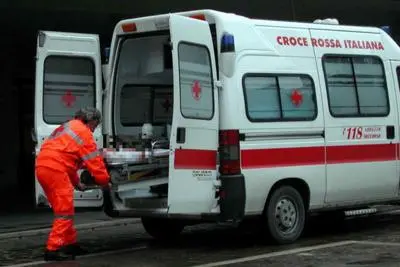 Velletri, uomo ferito a coltellate in casa, muore in ospedalea Velletri. Una persona in caserma