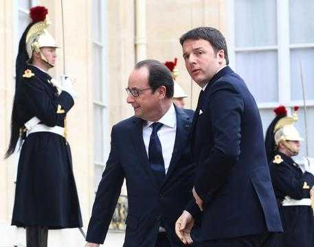 Hollande-Renzi: "Contro l'Is coalizione ampia". Cameron vuole raid in Siria. Berlino invierà tornado