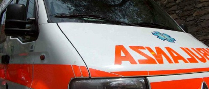 Incidente sul lavoro: cuoca di 27 anni si amputa il braccio