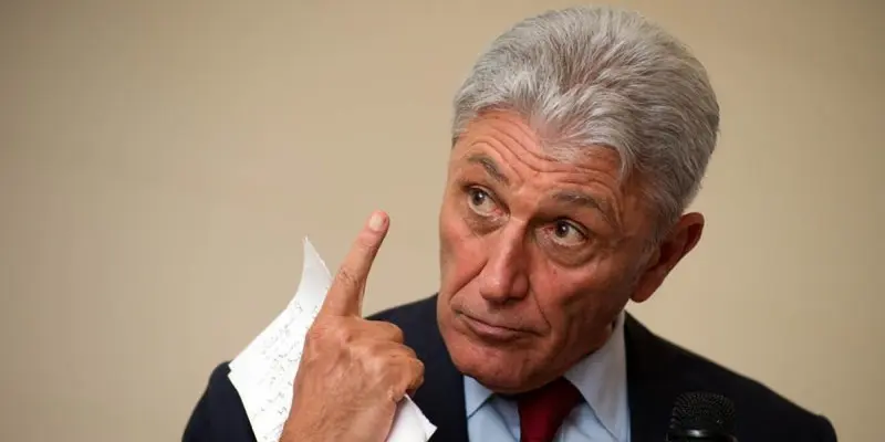 Bassolino: "Vado avanti comunque, saranno i napoletani a decidere"
