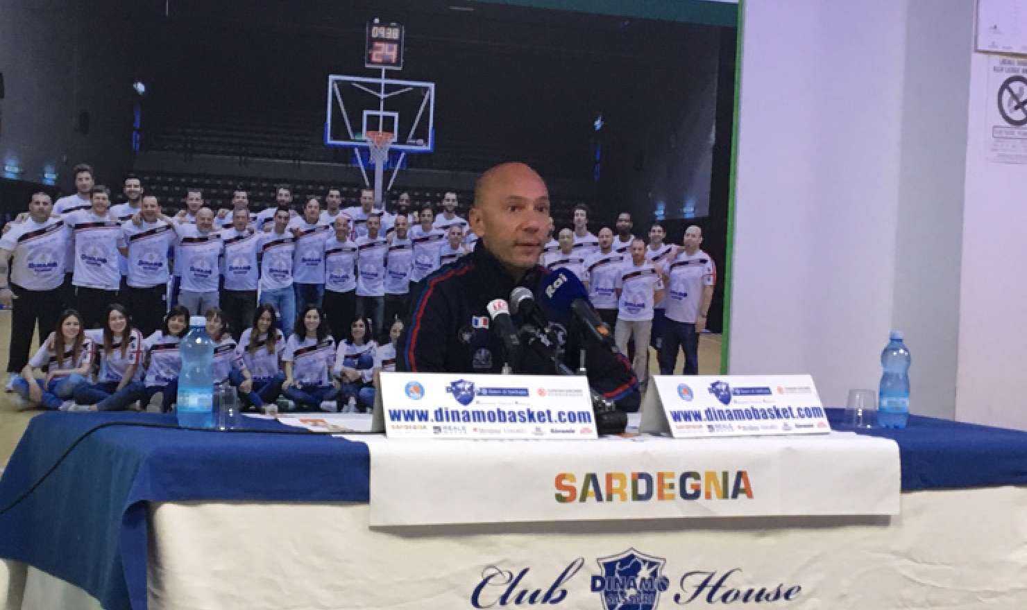 Basket, la Dinamo cambia allenatore. Esonerato Meo Sacchetti