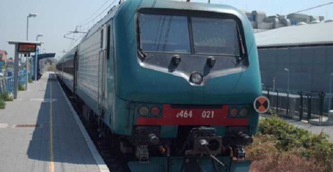 Roma: uomo arrestato su treno regionale per atti osceni in luogo pubblico