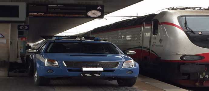 Allarme bomba per bagaglio abbandonato, treno fermato in Calabria