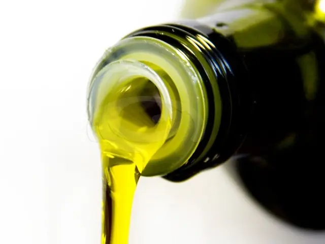 Olio contraffatto, sequestrate nel senese 4mila bottiglie