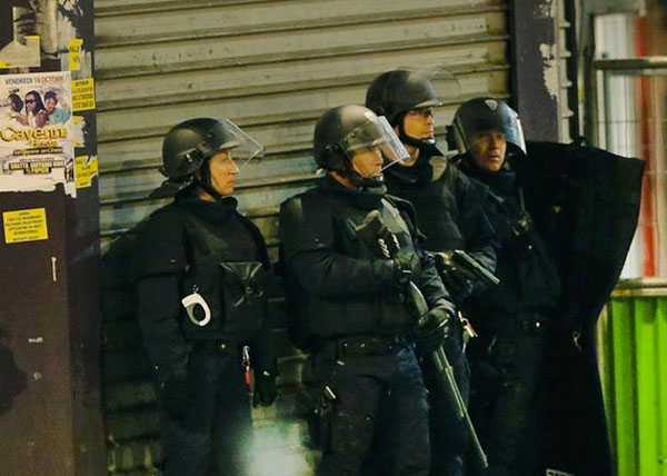 Blitz della polizia a Saint-Denis: morti 3 terroristi, altri 5 sono stati arrestati