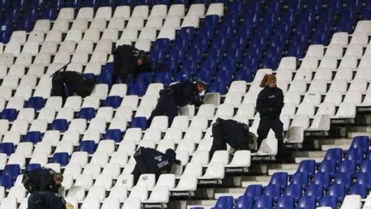 Allarme attentati, annullata anche Germania-Olanda. Evacuato lo stadio