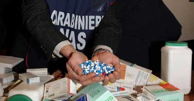 Vendevano farmaci rubati, 7 arresti nel catanzarese