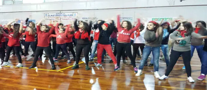 Castrovillari, flash-mob in piazza municipio per lo Special Olympics [Foto]