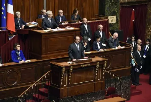 Hollande "la Francia è in guerra. Sarà lunga, ma vinceremo. L'Ue intervenga con noi"