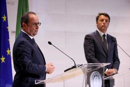 Renzi: "Terroristi non vinceranno, la libertà è più forte". Innalzati livelli di sicurezza in Italia
