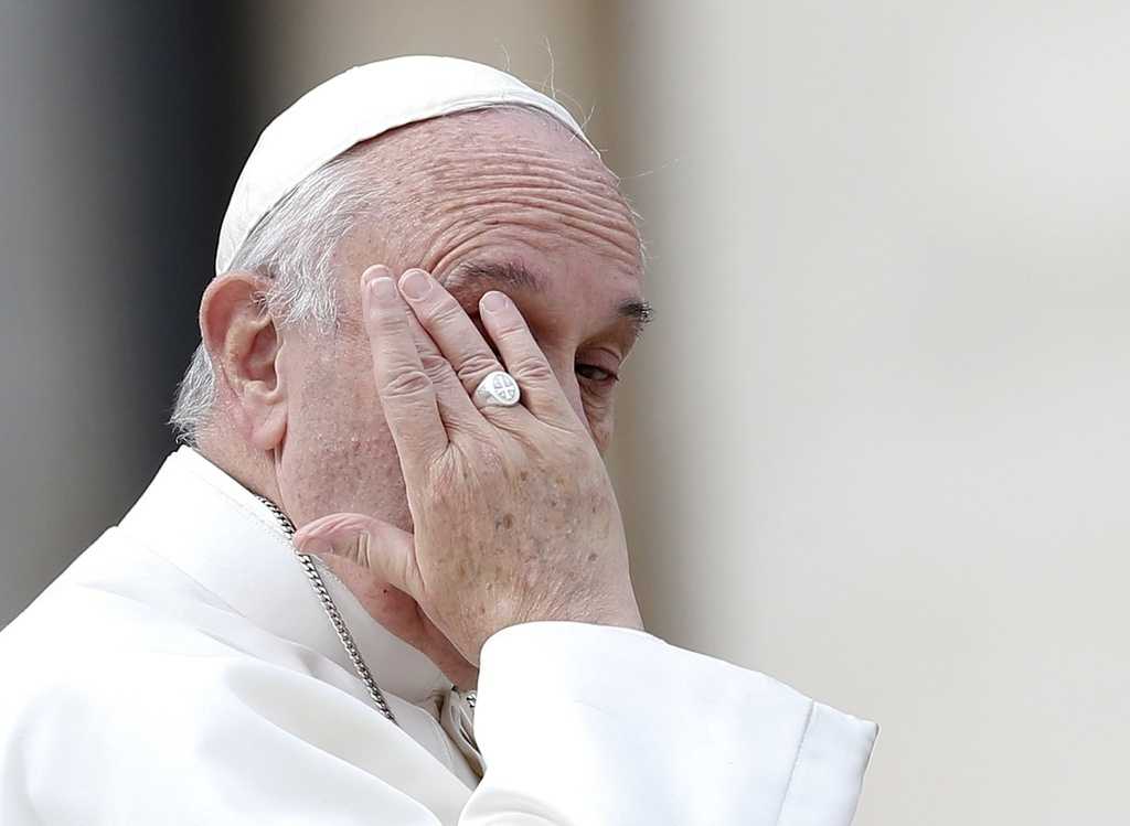 Papa: sgomento per stragi Parigi. Rafforzata sicurezza in Vaticano