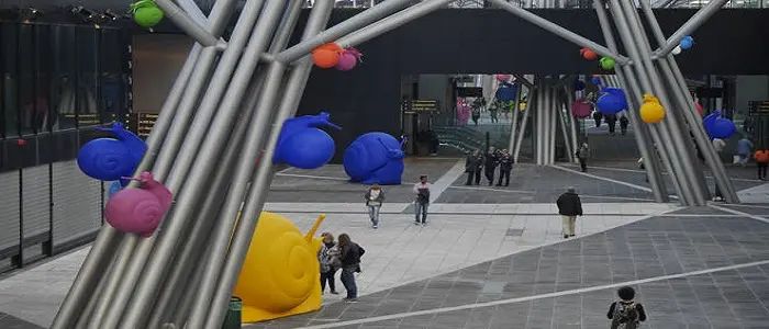 Napoli: lumache colorate alla stazione centrale