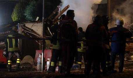 Cerro Maggiore, palazzina esplode per una fuga di gas: muore una pensionata, due feriti