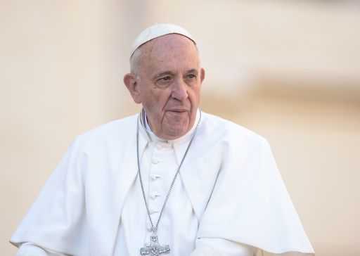 Papa Francesco: "A tavola serve convivialità bisogna dire 'No' a smartphone e tv accesa"