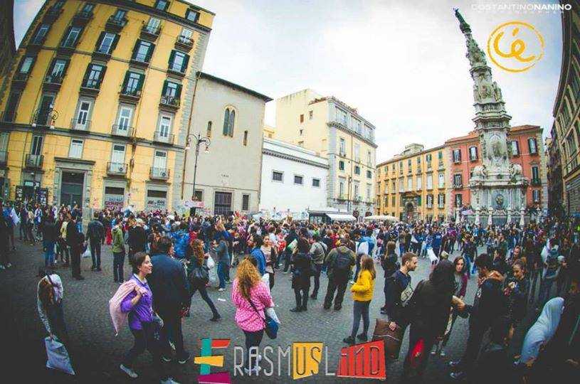 Napoli: tutti in piazza per l'International Pillow Fight