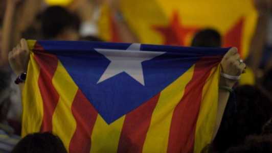 Catalogna, sì a mozione indipendenza. Premier spagnolo: ricorso a consulta