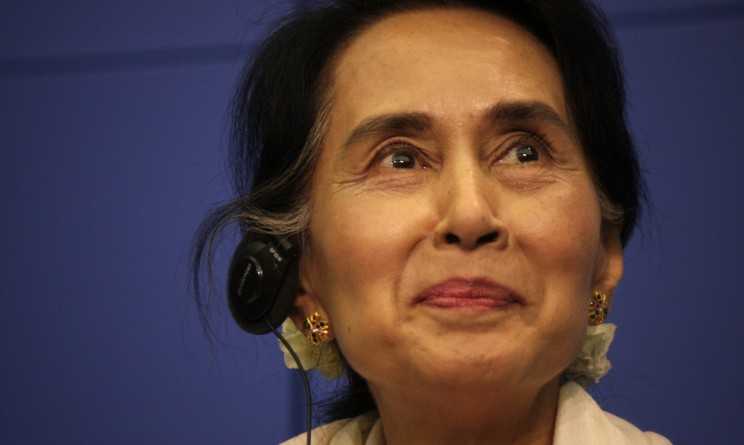 Elezioni libere in Birmania, trionfo della premio nobel Suu Kyi: oltre il 70% alle prime proiezioni