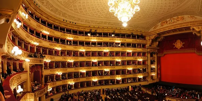 Milano: indagati quattro ex sindaci per la presenza di amianto nel Teatro La Scala