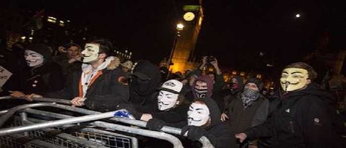 Gran Bretagna, Anonymous in piazza. Scotland Yard: scontri "violenze inaccettabili"